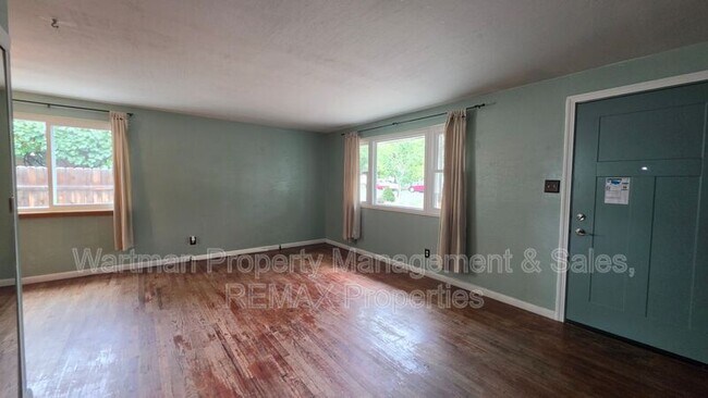 Foto del edificio - 2524 N Farragut Ave