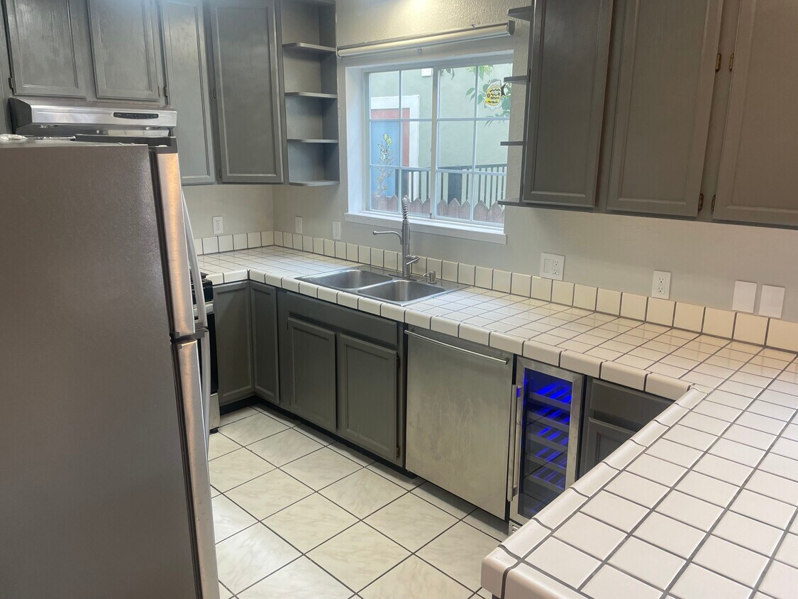 Foto principal - 2559 Clinton Ave