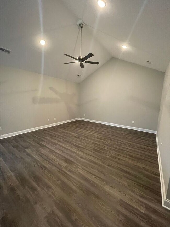 Foto del edificio - 2-Bedroom Townhome in Lenoir City