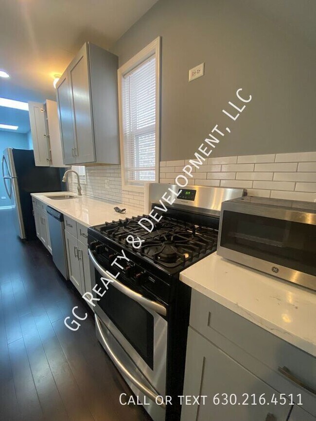 Foto del edificio - 3510 W Irving Pk Rd