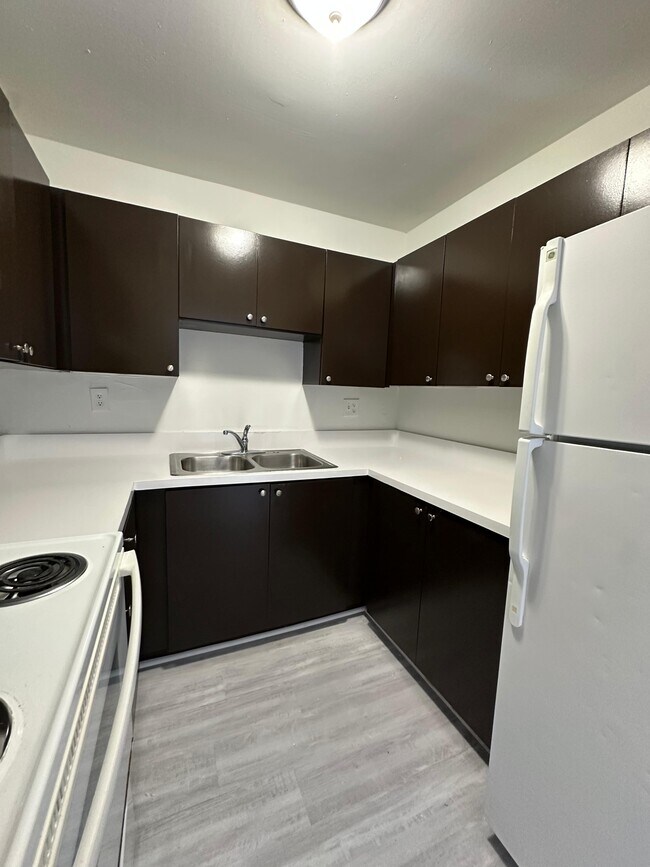 Photo - 1825 W 56th St Townhome