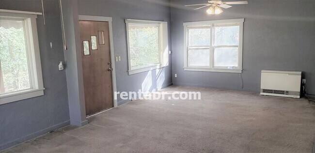 Building Photo - 547 East Street