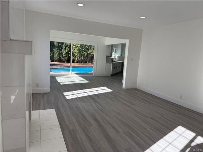 Building Photo - Beautiful 4 Bedroom Pool Home for Rent in Tarzana