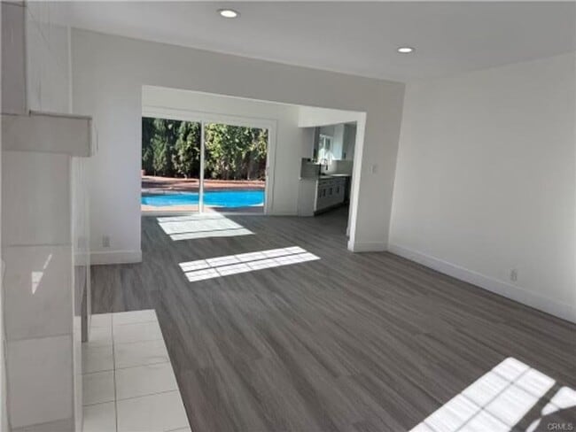 Foto del edificio - Beautiful 4 Bedroom Pool Home for Rent in Tarzana