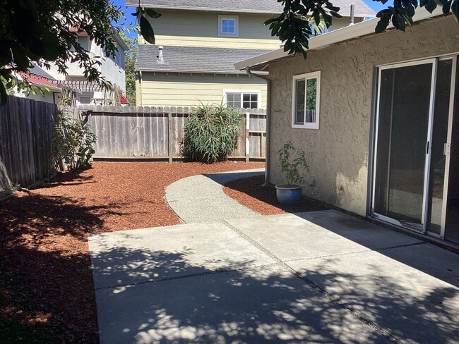 Building Photo - Westside property