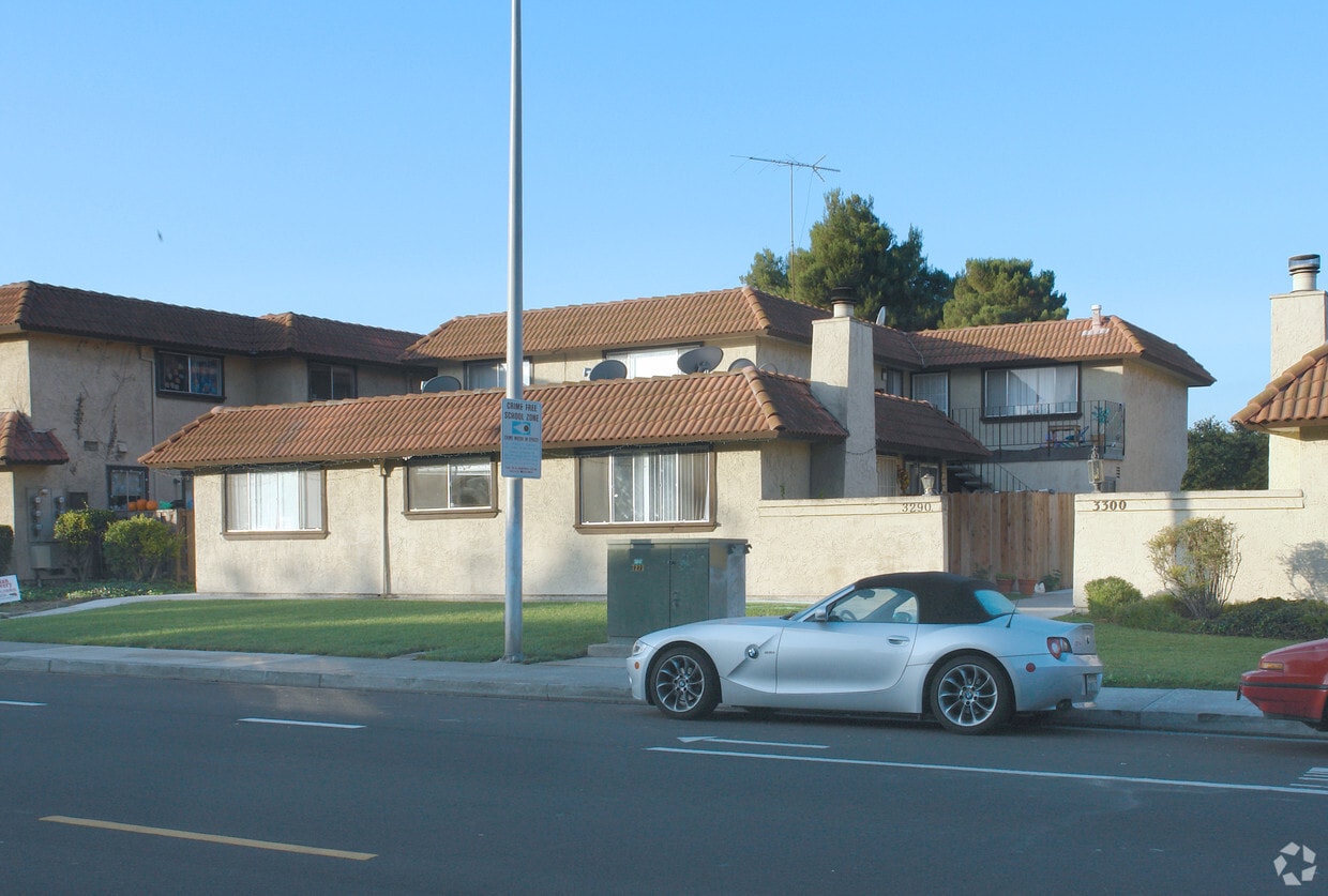 Building Photo - 3290 Cabrillo Ave