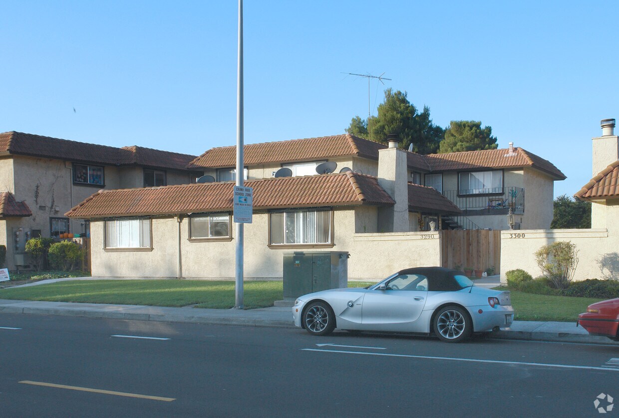 Foto del edificio - 3290 Cabrillo Ave