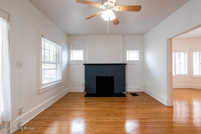 Foto del edificio - 2032 Lakeside Dr