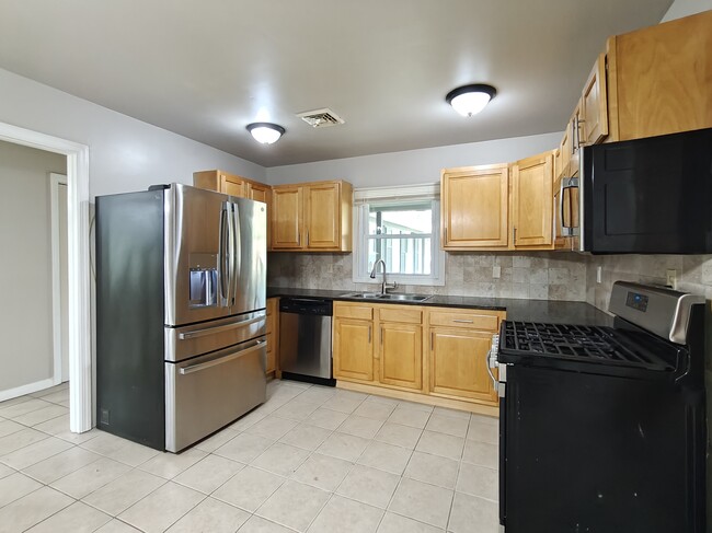 Photo - 45 Meribrook Cir - House