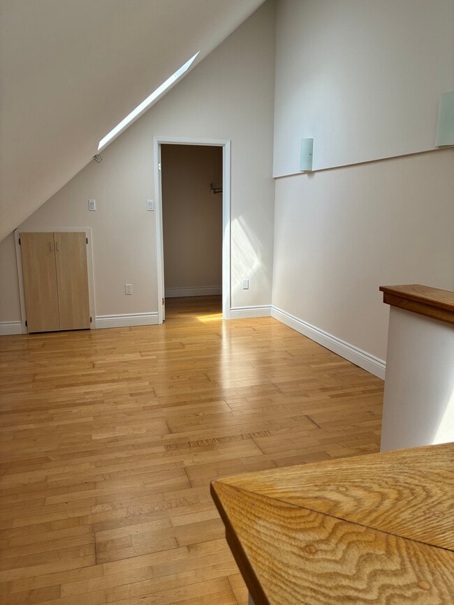 Building Photo - STUNNING TWO LEVEL PENTHOUSE AVAILABLE