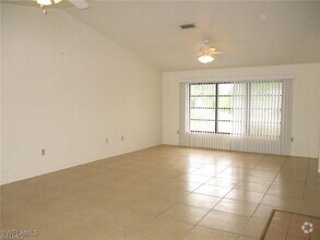 Building Photo - 17 NE 20th Ct