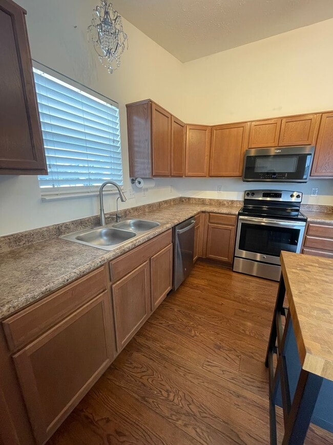 Foto del edificio - Gorgeous Three Bedroom Single-Family Home