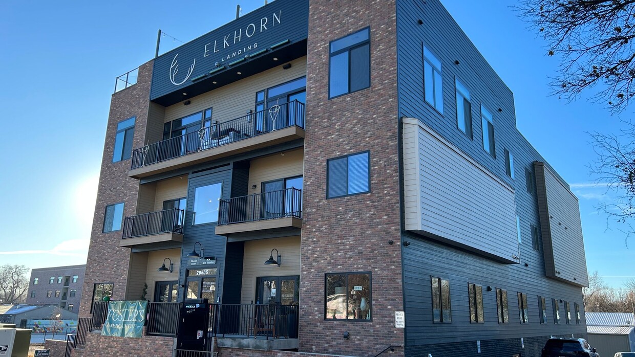 Foto principal - Elkhorn Landing Rentals (20605 Elkhorn Dr.)