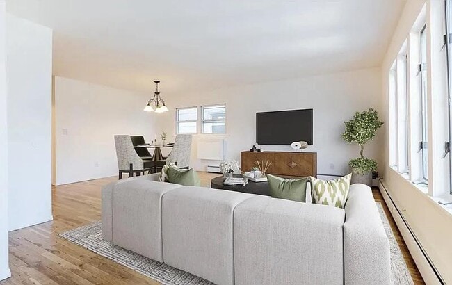 Building Photo - 136 Suburbia Terrace