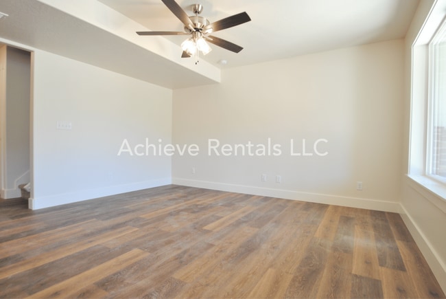 Building Photo - Conveniently Located North Logan Village Townhome | Near Utah State and Hospitals