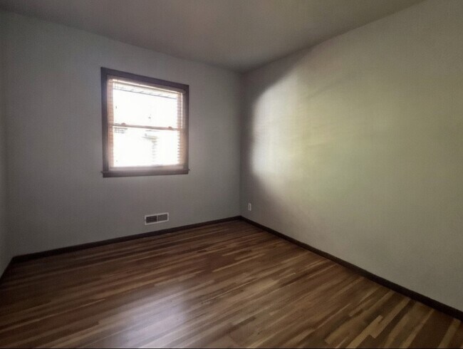 Building Photo - 993 Oriole Dr