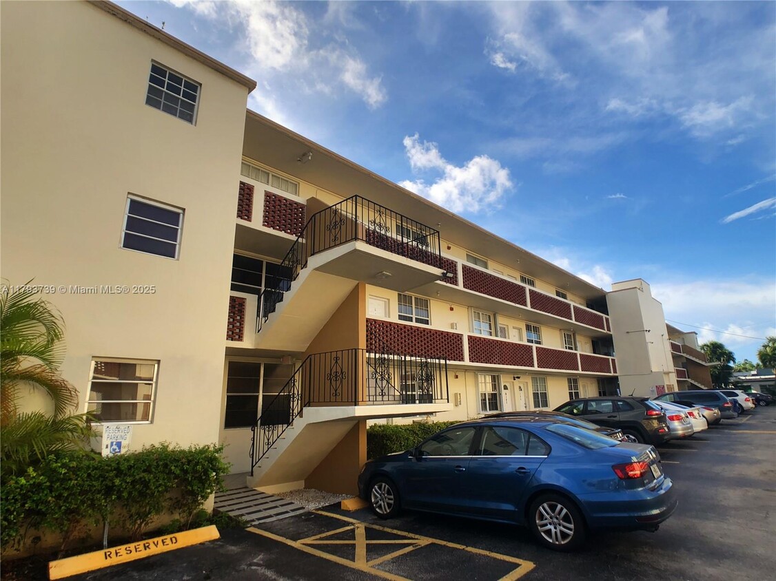 Foto principal - 1800 79th Street Causeway