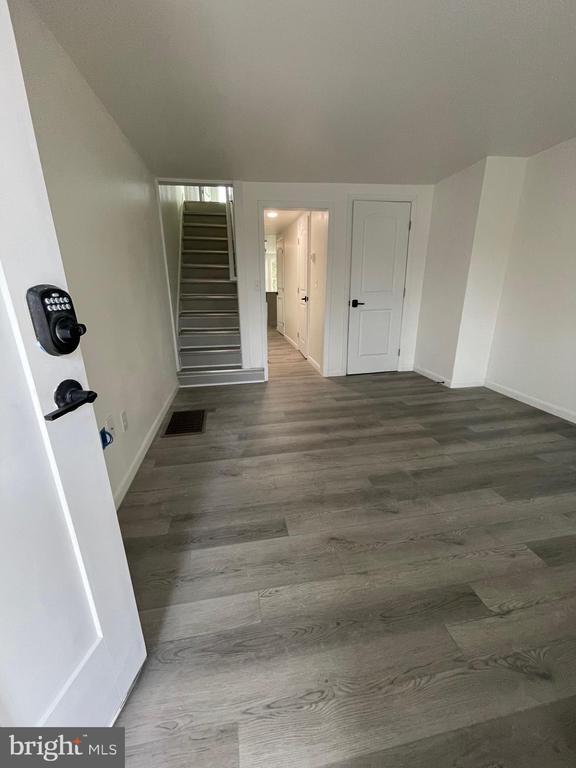 Foto principal - 108 E Cedar St