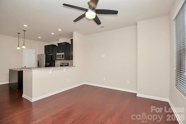 Foto del edificio - 5040 Mockernut Ln