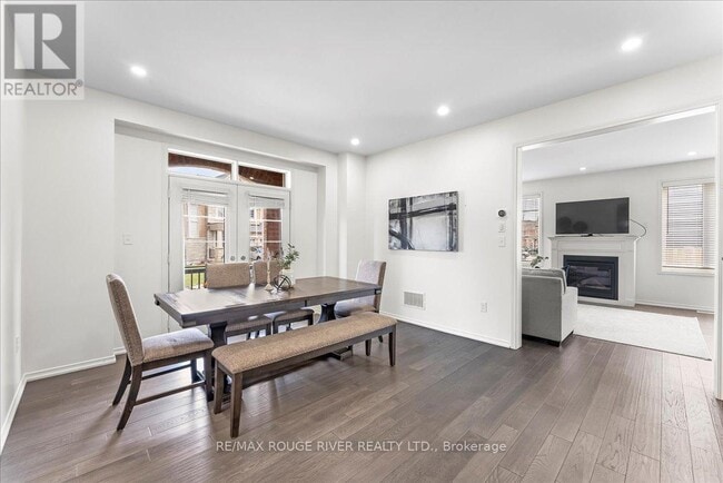 Building Photo - 2560 Bandsman Cres