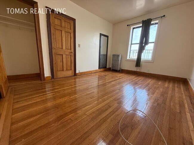 Foto del edificio - 710 E 235th St