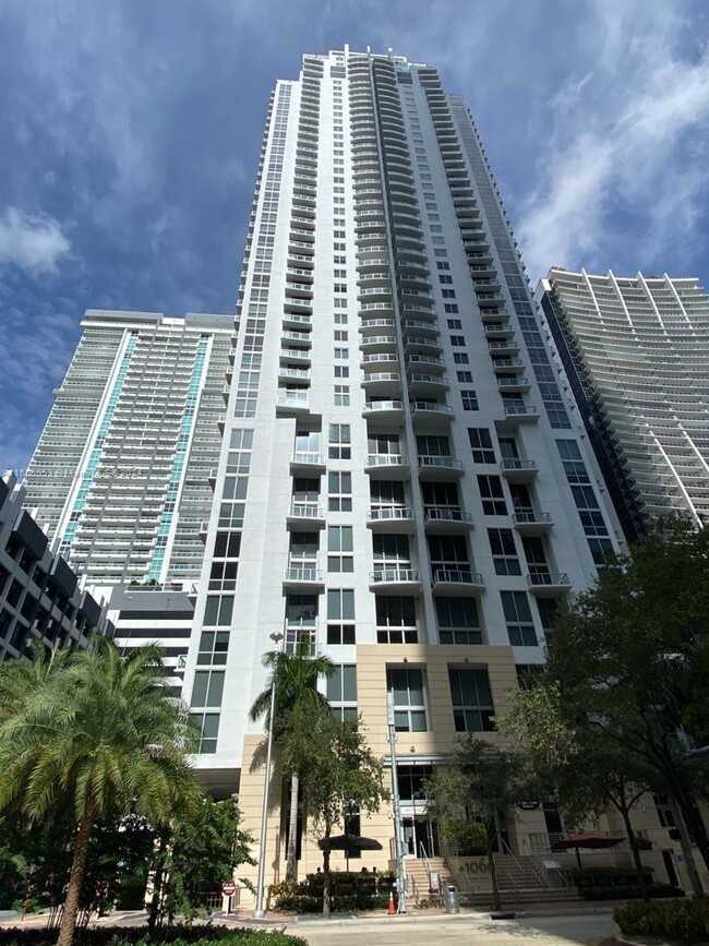 Building Photo - 1050 Brickell Ave