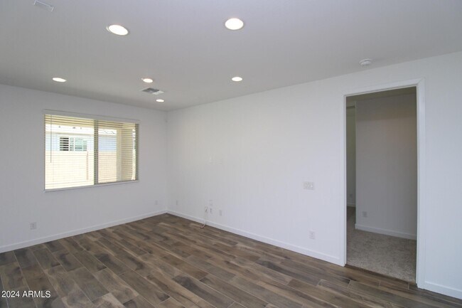 Building Photo - 17126 W Fallen Leaf Ln