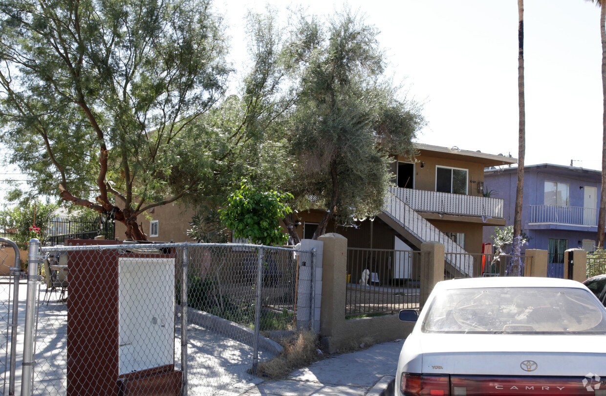 493 McKellar Cir, Las Vegas, NV 89119 Apartments in Las Vegas, NV