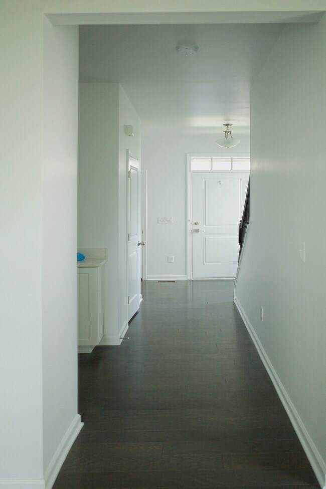 Building Photo - 3638 Chippendale Cir