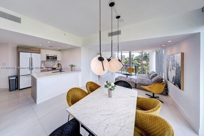 Foto del edificio - 9940 W Bay Harbor Dr