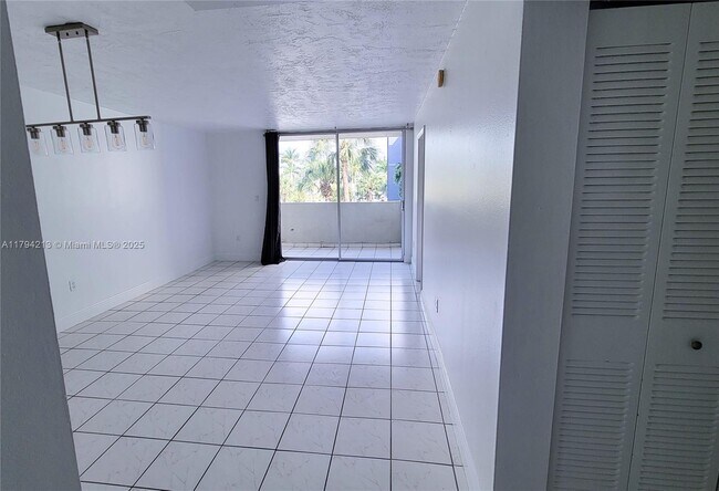 Foto del edificio - 10090 NW 80th Ct