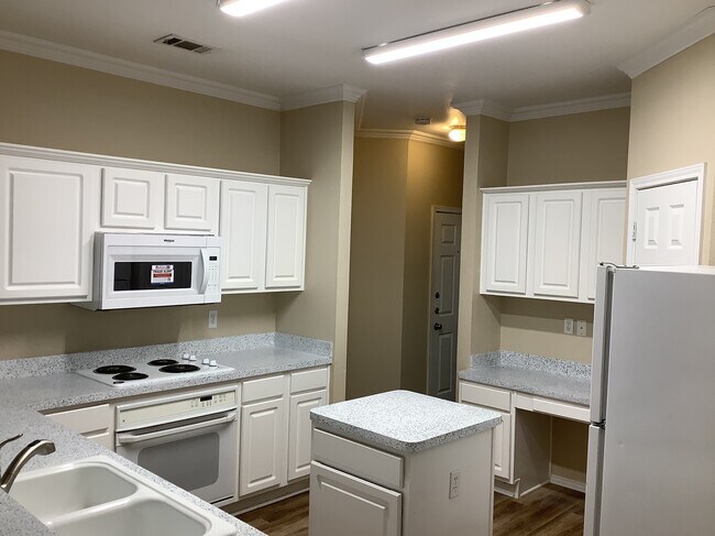 Building Photo - 1511 Cheyenne Trl