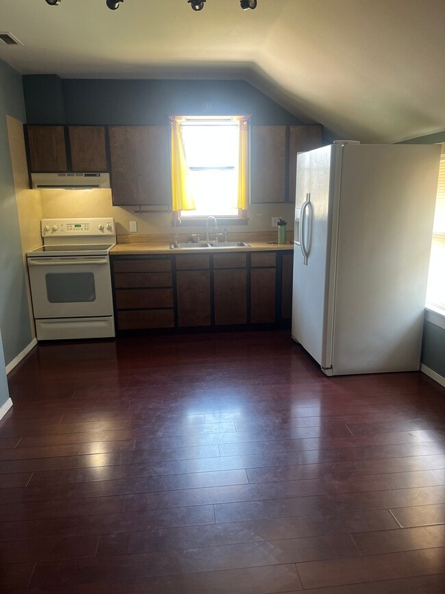 Building Photo - 29 E 2nd Ave