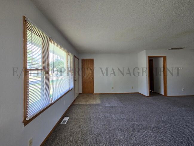 Building Photo - 2215 W Crawford St