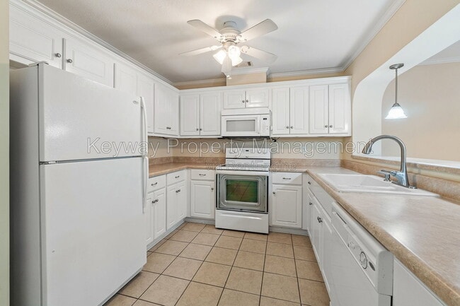 Building Photo - 815 Whispering Willow Ct
