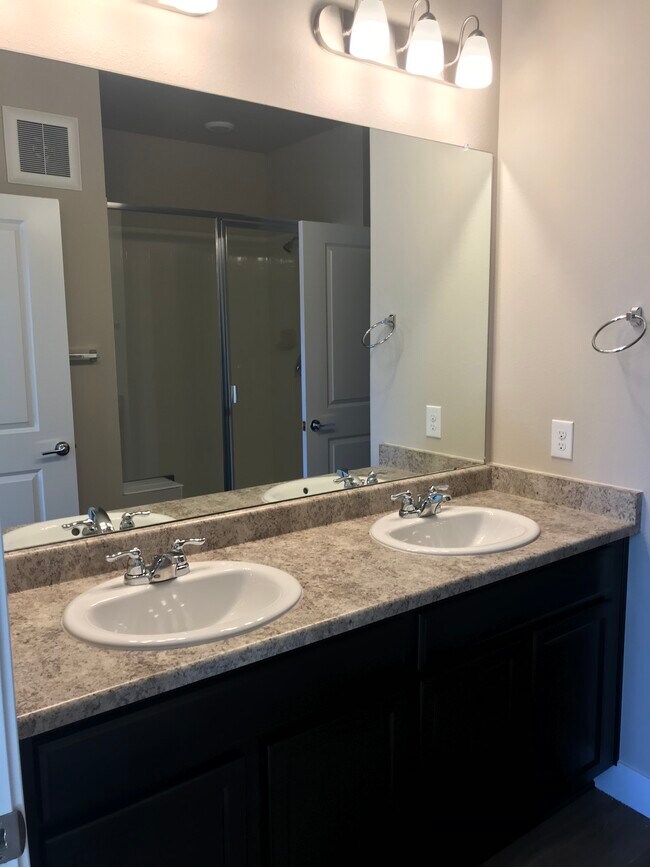 Master bathroom - 14341 E Tennessee Ave