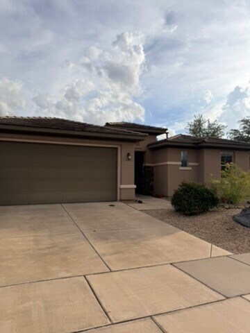 Foto del edificio - 2540 E Desert Cliff Dr