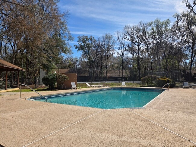 Building Photo - Rockwood Villas – Charming 2/2 Townhome Close to Everything!