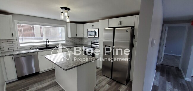 Foto del edificio - 2348 Stace St