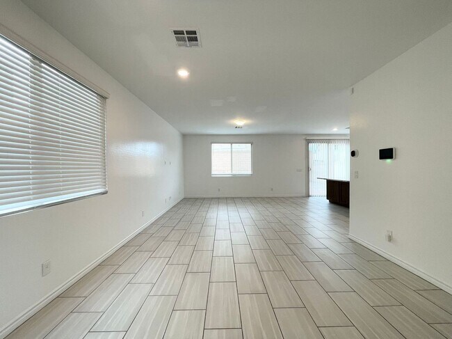 Building Photo - Wonderful  Two-story single-family house w...