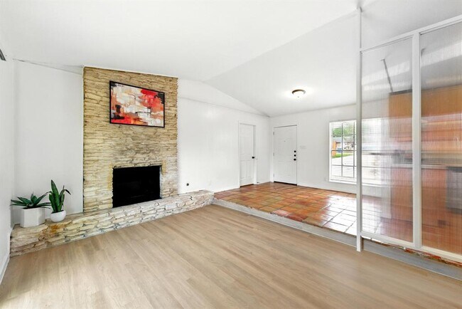 Foto del edificio - 5412 Manor Rd