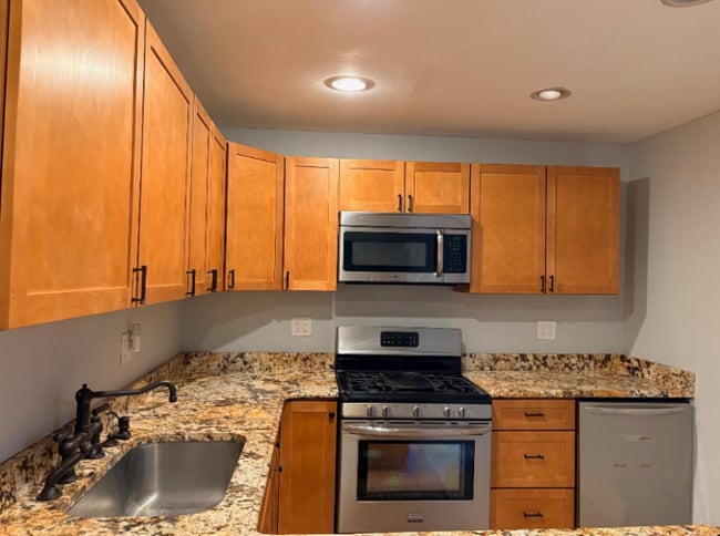 Building Photo - 119 E West St