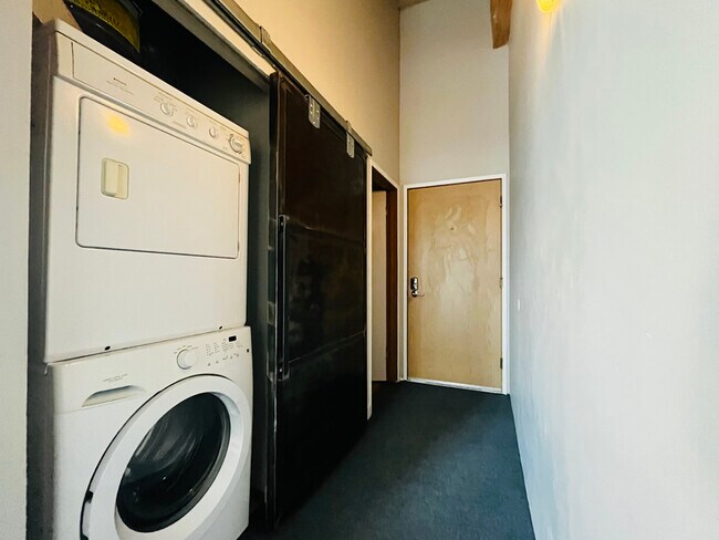 Foto del edificio - 417 E Pine St
