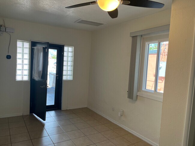 Foto del edificio - 3560 E Cody St