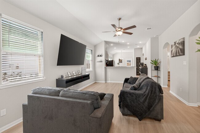 Foto del edificio - 8014 Barret Travis Ct