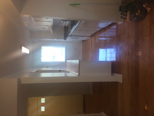 Building Photo - 203 Schultz St