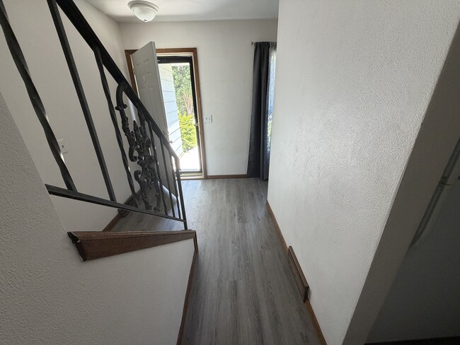 Foto del edificio - 302 30th Avenue Ct