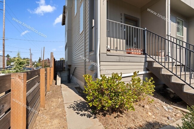 Building Photo - North Portland Studio ADU – Modern Finishe...