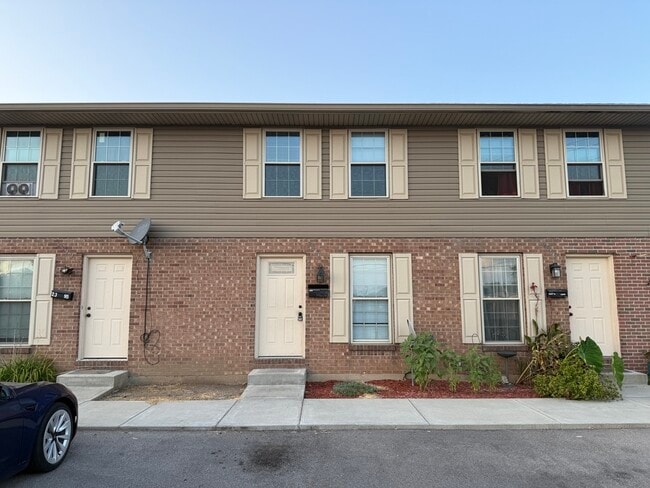 Photo - 2397 S Breiel Blvd (Middletown, OH) House