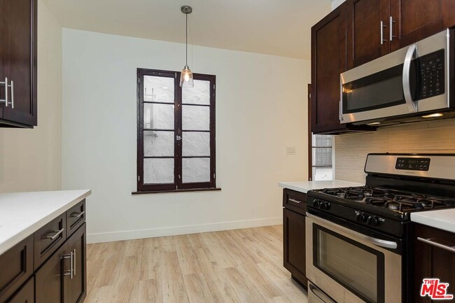 Building Photo - 7223 Willoughby Ave